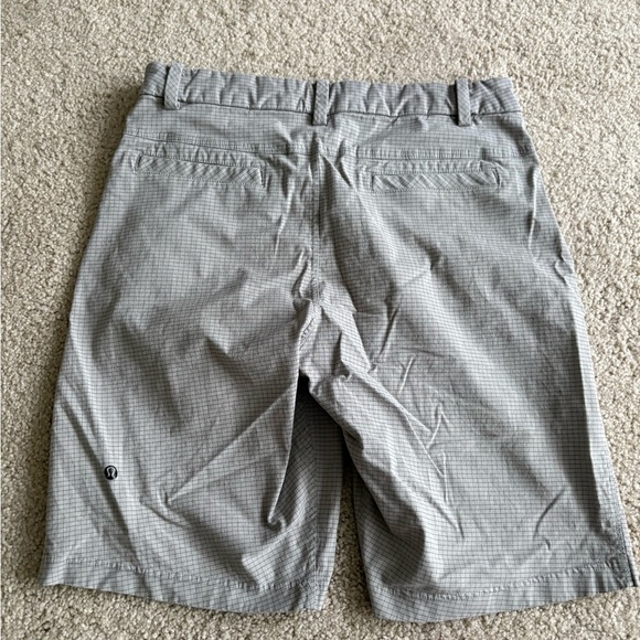 Lululemon grey w/black Plaid Flat Front Chino Gray Shorts Mens Inseam 10 Size 31 - Picture 6 of 12